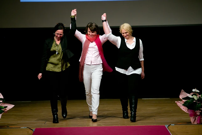 Bühne und Laufsteg bei einer Pink Ribbon Veranstaltung