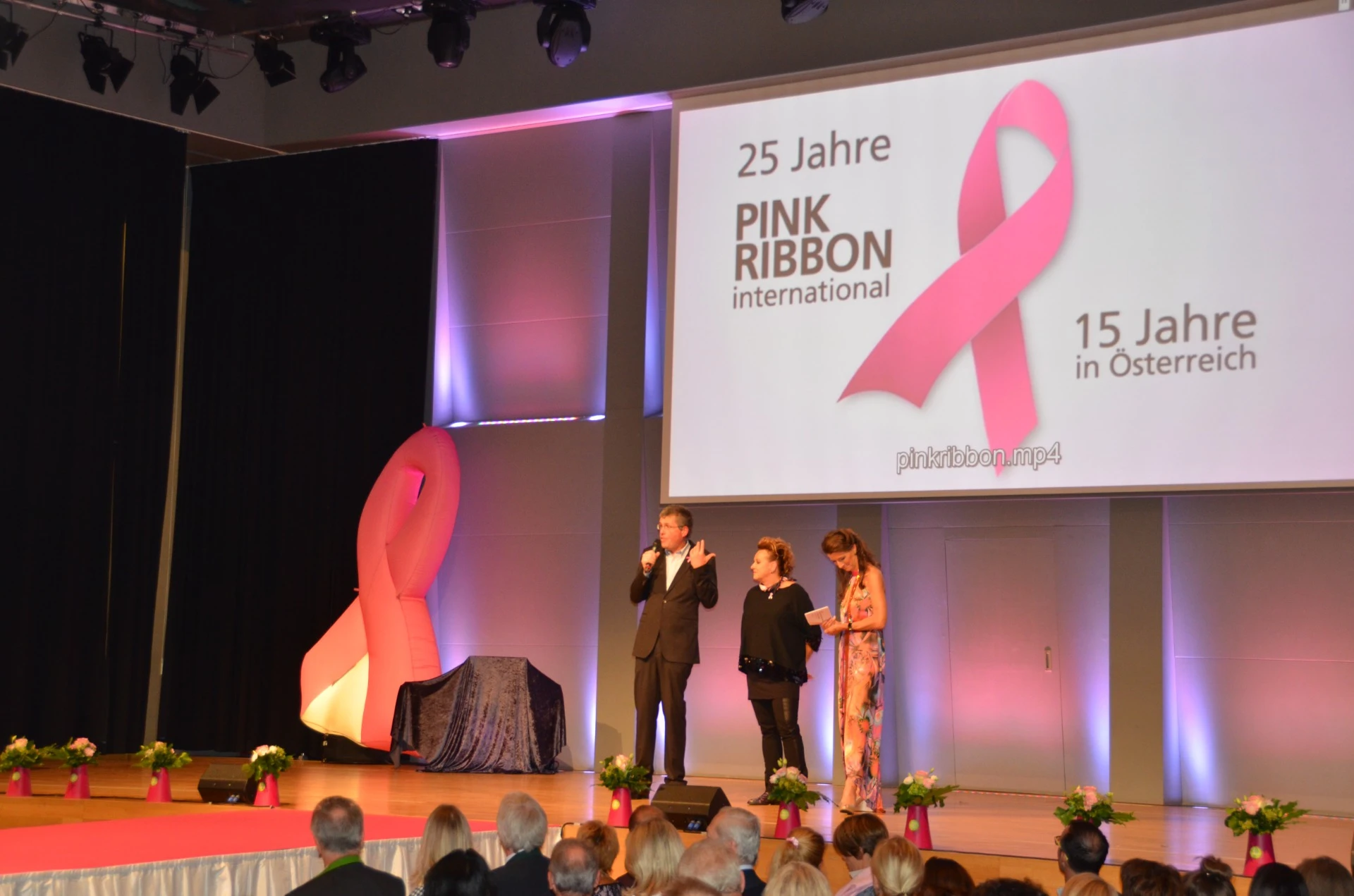 Pink Ribbon Veranstaltung auf der Bühne